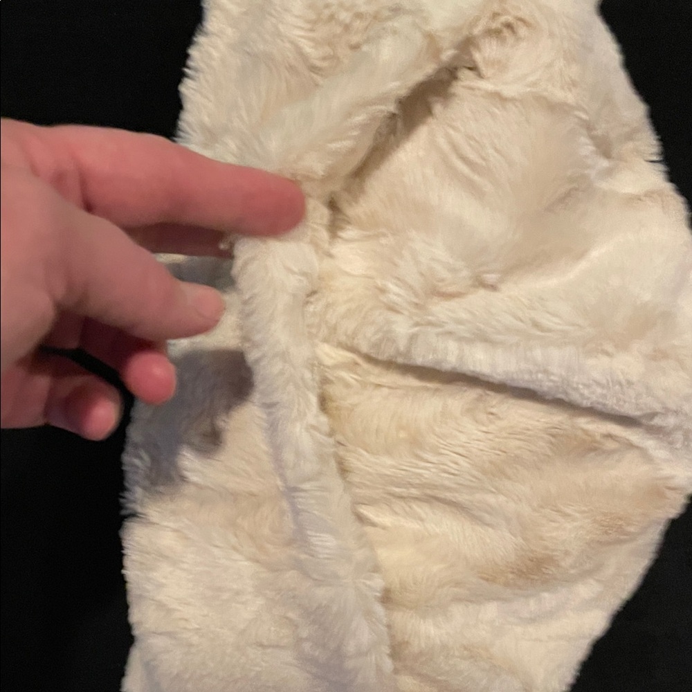 Elegant Cream Faux Fur Women's Hat - Picture 4 of 7